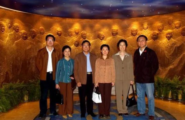 “好色女贪官”张美芳：给女儿办澳洲国籍，自己包养15个小白脸