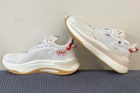 Disney迪士尼联名LiNing李宁超越6图片