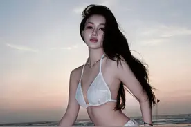 火辣身材的越南比基尼女神，黑丝长腿造型更是绝美！图片