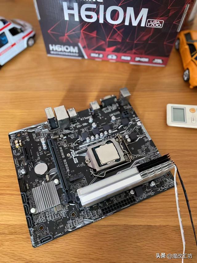 统统100元，E3神教1230V6处理器+华硕B250主板+DDR416G打平I77700