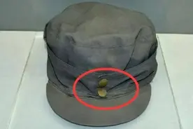 八路军帽子上的“两粒扣”，有什么作用？益处不小，设计很高明图片