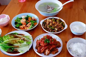 河南70后夫妻的家常早餐，在朋友圈火了，网友：好吃不贵又实惠图片