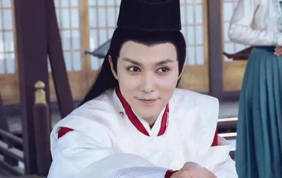 《铠甲勇士》12年后，主演的发展差距有多大？最红的官方都请不动