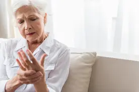 尿酸多高才需要治疗？风湿科主任分享五条饮食建议图片