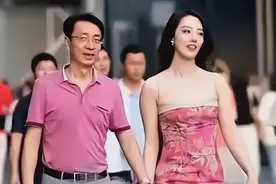 新！董思槿被正式解除职务！最惨的是，小三的名号被她坐实了图片