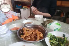 江西女子跟广西男友回家过年，看到饭菜后：谁家过年这样吃？图片