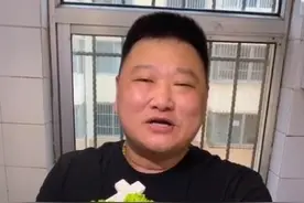 麻辣德子人设崩塌？直播卖假货遭吐槽，一细节曝光其真实嘴脸图片