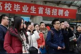 年薪超过50万的人，学历都是什么水平？大多数学生看到后沉默不语图片