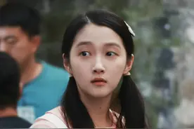 不会演别尬演！《小巷人家》关晓彤一出手，让观众看清假哭多离谱图片