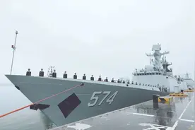 中国海军第43批护航编队起航赴亚丁湾图片