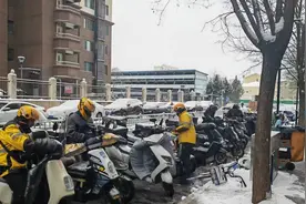 你猜北京路上的外卖小哥，冷不冷图片