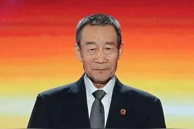 “其貌不扬，其声不刚”的李雪健，演艺界唯一的“大满贯”图片