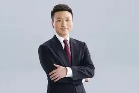 主持人康辉家庭内景曝光，猫咪闯入镜头：不要为他人生活指手画脚图片