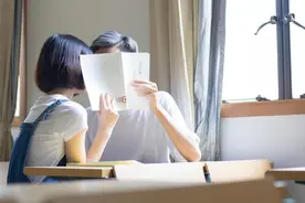 “00后”高中女生公开表白男同学被嘲笑，母亲崩溃：我该怎么办？图片