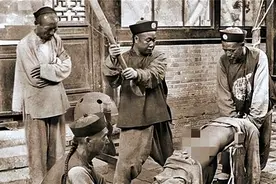 七十八岁贝勒爷瘫痪在床，却在宠妾怂恿下，命人毒打妻子三百棍图片