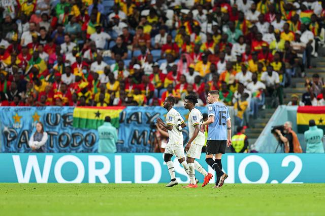 2022世界杯：乌拉圭意外出局，卡瓦尼很生气，苏亚雷斯泪流满面