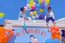 24岁女孩为报恩花66万买房车带养父周游全国图片