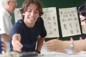 当全世界开始普及汉语，老外也感受到其中“痛苦”，难倒所有学生图片