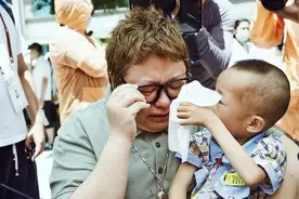 韩红：没结婚，但有一个儿子图片