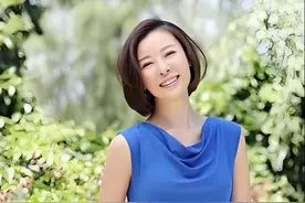 她是开国上将的孙女，23岁年薪百万，却遭李亚鹏背叛，52岁仍单身图片