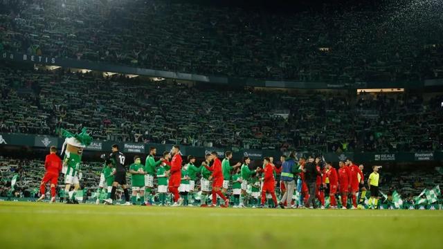 塞维利亚双雄力压巴萨马竞，狂热球迷功不可没