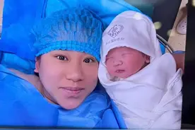 丫蛋三胎喜得儿子！产前虚弱坐轮椅，老公小鹏飞面露笑容暖心陪伴图片