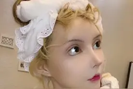 “真人芭比”迪丽拉：动108刀整容，吃饭不敢张嘴，卸妆惊呆众人图片