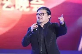 刘欢：23岁成名，25岁结婚，恩爱34年无绯闻，今患病妻子不离不弃图片