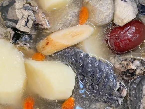 喝花胶乌鸡汤 可以吃白萝卜吗 2026年花胶可以和乌鸡一起煲汤吗