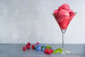 家长注意！炎炎夏日，常给孩子吃冰淇淋，这可不是爱，只有危害图片