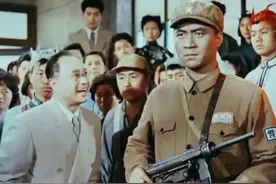 银翼论道：解读《霓虹灯下的哨兵》的一组镜头图片