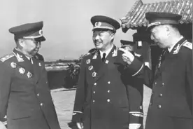 十大元帅朱老总排第1，授衔令是004号而不是001号，001号授给了谁图片