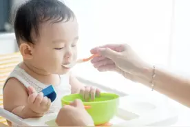宝宝爱吃辅食，为啥身高体重增长慢了？儿科医生：辅食吃太好图片