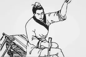 民间故事：木匠夜归，见师娘贪淫假意迎合，他拍了拍师娘的后背图片