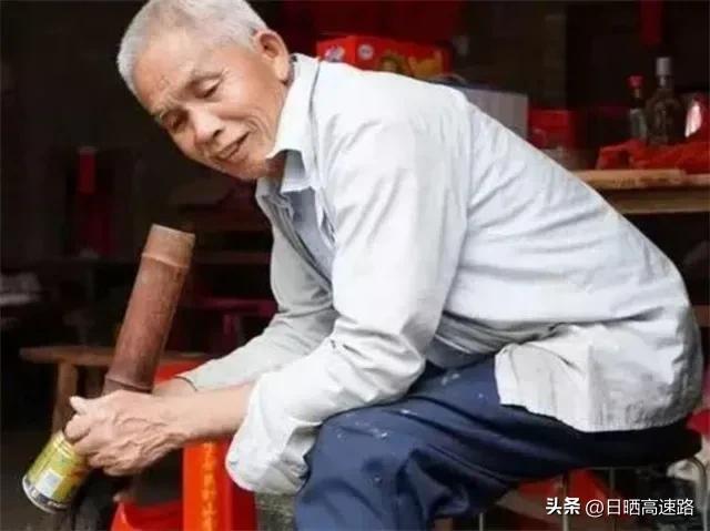 90后夫妻12年间生了10个孩子，丈夫表示：不懂怎么避孕
