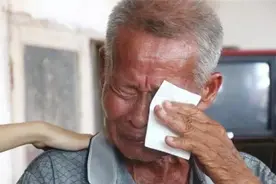 医科大大学生，因学费不足在外流浪16年，回到家后母亲早已疯癫图片