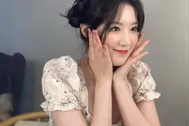 (G)I-DLE的叶舒华在墨西哥演唱会上摔倒在地图片