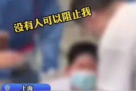 上海一男孩骑平衡车做核酸被拒持刀与志愿者争执，官方：警方已约谈其家长图片