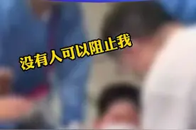 上海一男孩骑平衡车做核酸被拒持刀与志愿者争执，官方：警方已约谈其家长图片