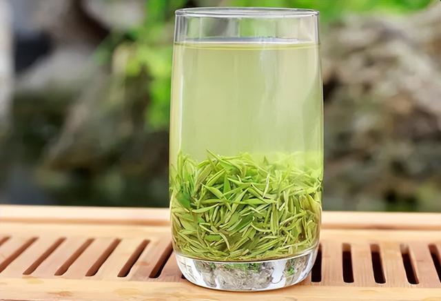 鐢鏈夐挶娌￠挶锛屽缓璁腑鑰佸勾浜猴細5鏉€滈珮閿岃尪鈥濆父鍠濓紝钀ュ吇瓒宠韩浣撳ソ