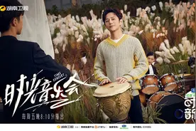 何炅消失50天，重回舞台让人感叹：身处低谷除了更优秀，别无他法图片