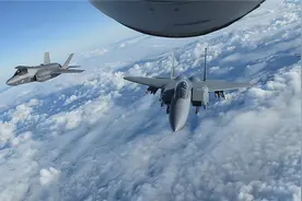 外机“亮肚皮”挑衅，中方寸步不让，挂弹对峙两个多小时强硬驱离图片