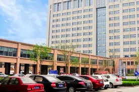 没送红包惹的祸？天津一产妇剖宫产，第二天发现孩子大腿被掰骨折图片