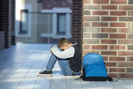 7岁女孩把4岁男童扔进井里：儿童缘何出现攻击性行为图片