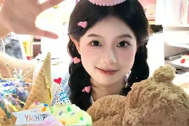 谁能告诉她，为什么半夜总有噼里啪啦的声音？图片