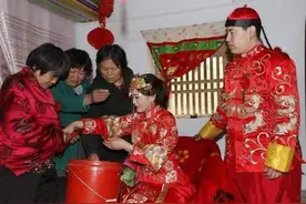 “台阶不踩双，娶妻不逢半”，踩双、逢半是啥意思？有道理图片
