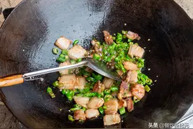 南昌女子6点起床，为工地男友做便当，走红朋友圈，网友：羡慕图片