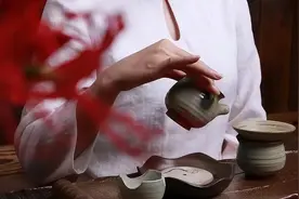 检查过程要求学生赤裸上半身？日本校园裸体健康体检，引骂声一片图片