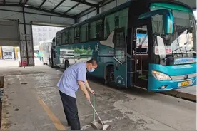 客运行业逐渐被淘汰？如今靠补贴度日，原因竟是高铁和私家车多了图片