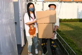 “宝丽金四小花”刘小慧摆地摊，50岁状态不输朱茵黎姿图片